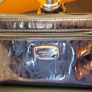 Michael kors minibag/wristlet